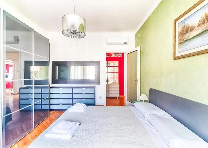 Jj's Place * トリエステ